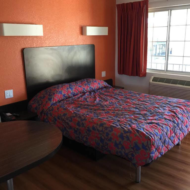 Motel 6 Бейкерсфилд Экстерьер фото