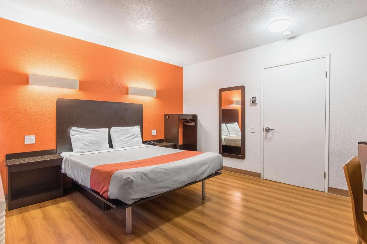 Motel 6 Бейкерсфилд Экстерьер фото